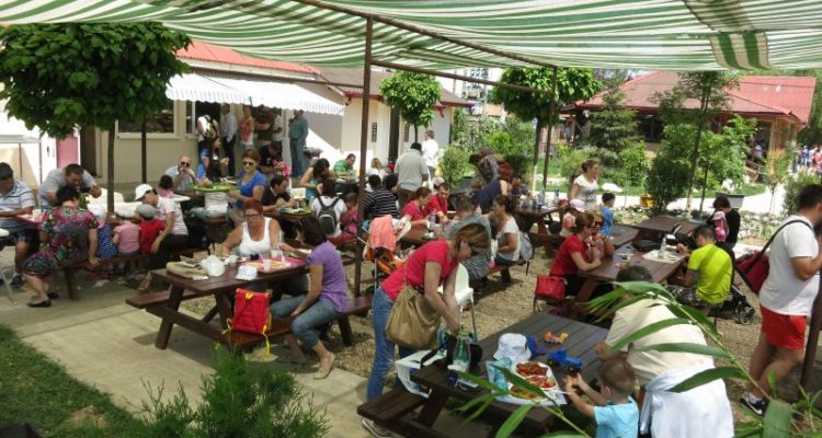 Terasa umbrită a restaurantului